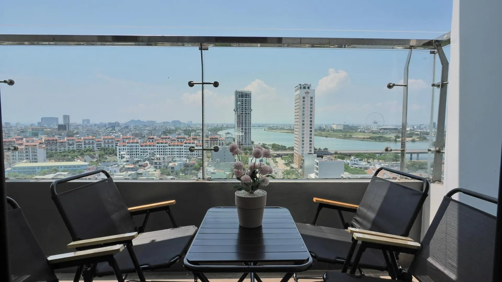 Monarchy Apartment 2Br-80M2 Han River View Da Nang Vietnam