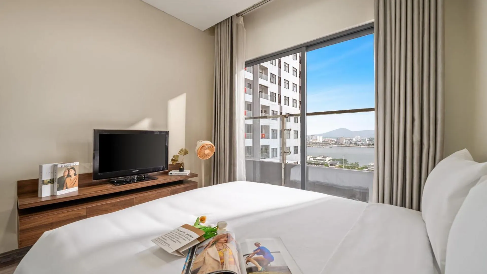 Monarchy Apartment 2Br-80M2 Han River View Da Nang Vietnam
