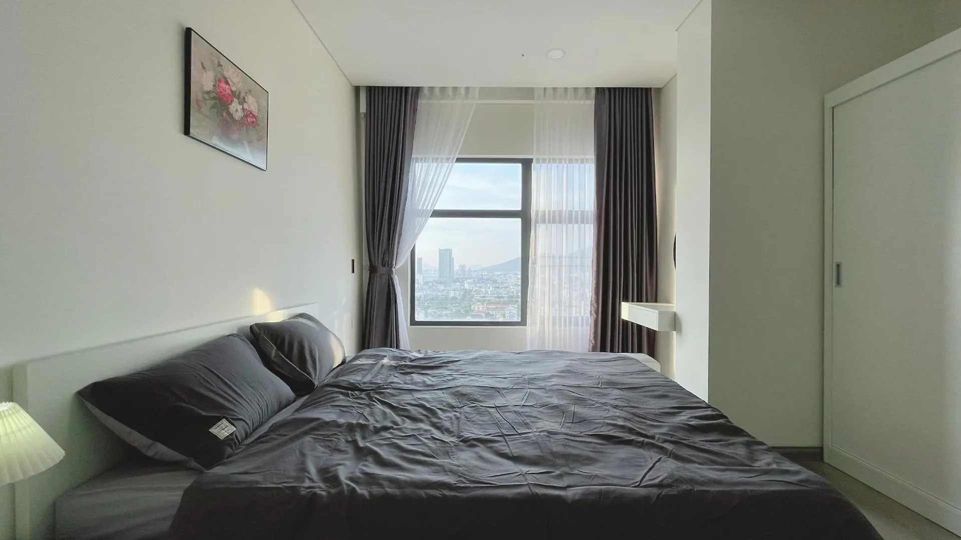 Monarchy Apartment 2Br-80M2 Han River View Da Nang