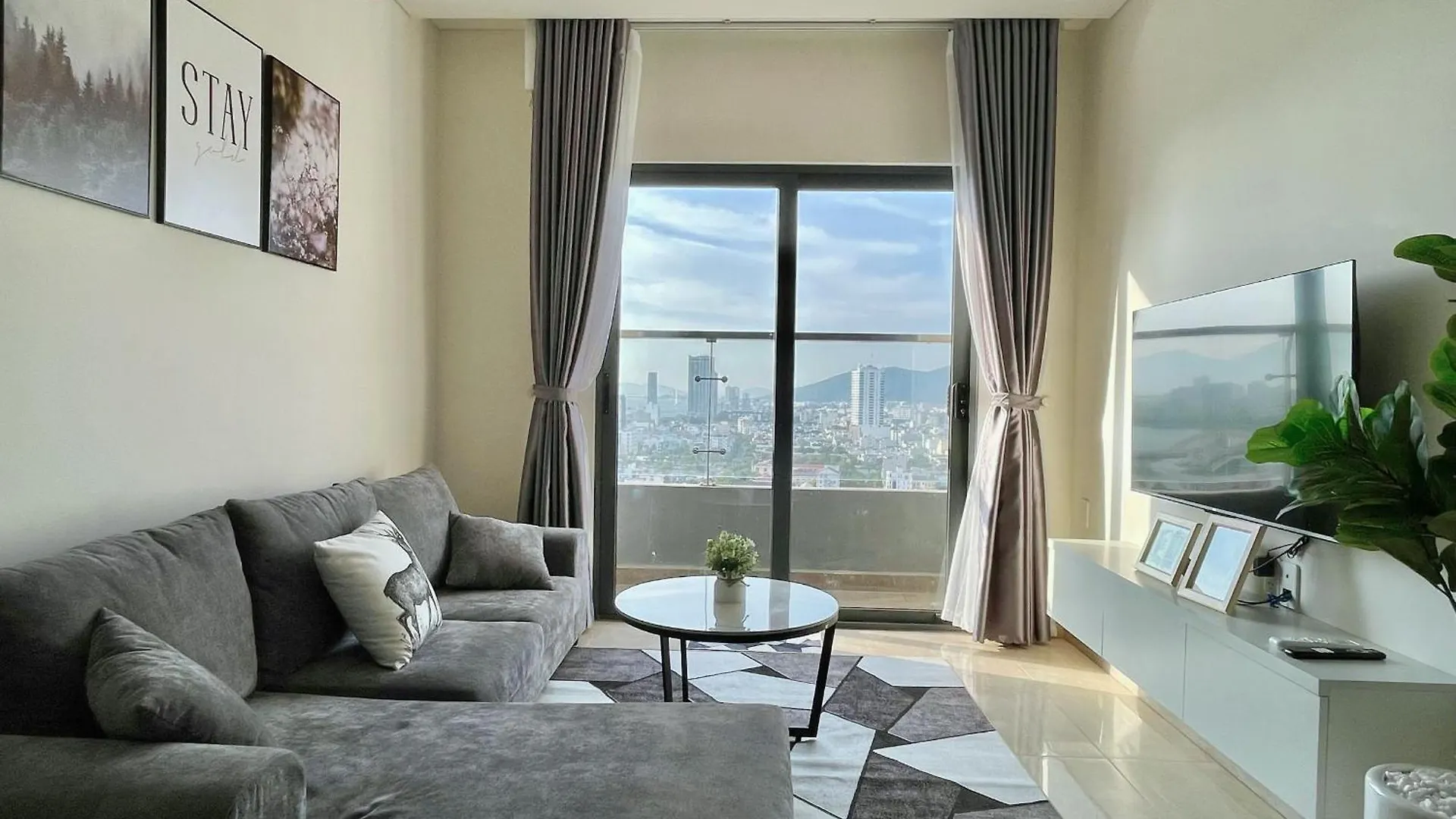 Monarchy Apartment 2Br-80M2 Han River View Da Nang