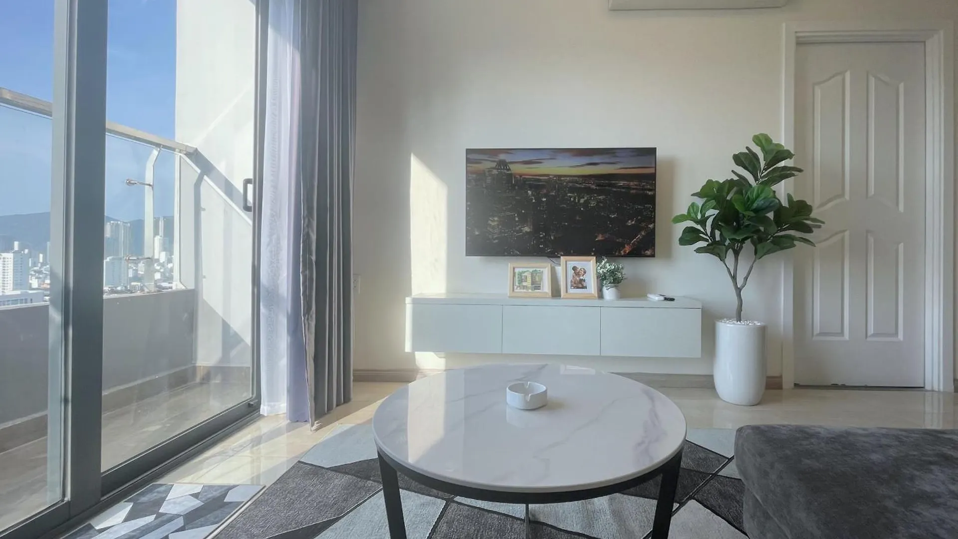 Monarchy Apartment 2Br-80M2 Han River View Da Nang 0*,  Vietnam