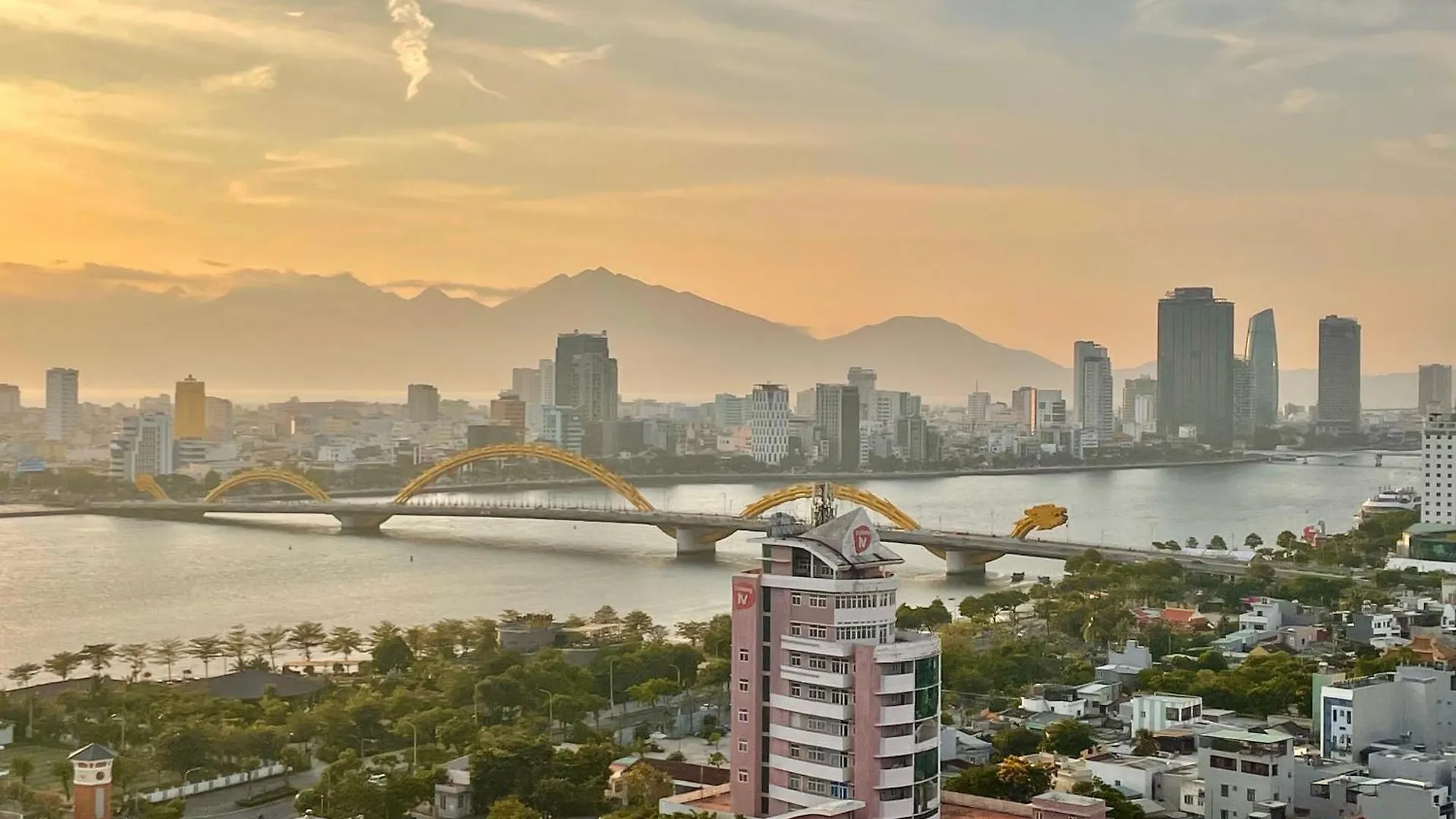 Monarchy Apartment 2Br-80M2 Han River View Da Nang